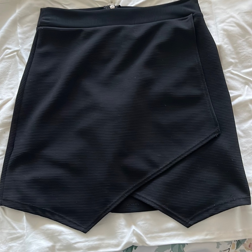 ALT B -cute black light weight mini skirt- 95% polyester/5% spandex